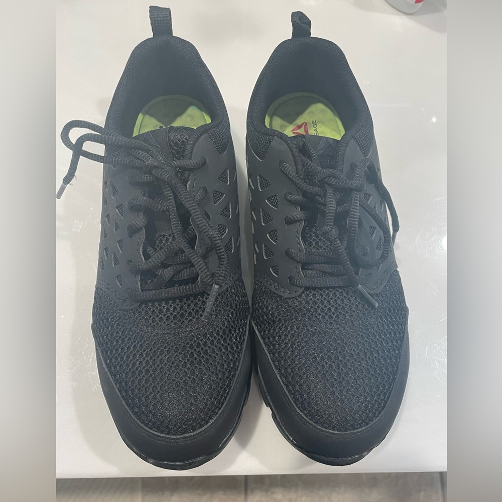 Reebok steel toe shoes size 8 women’s six men’s